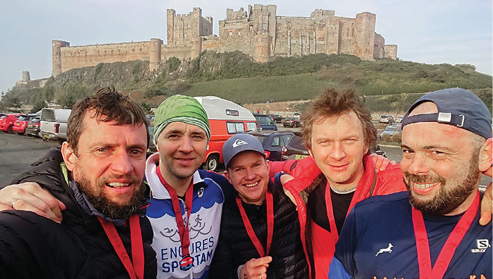 Rimants Liepiņš kopā ar “Engures sportam” sportiskākajiem džekiem apmeklē Ziemeļjūras 57 kilometru “Endurancelife Northumberland” ultra skrējienu.